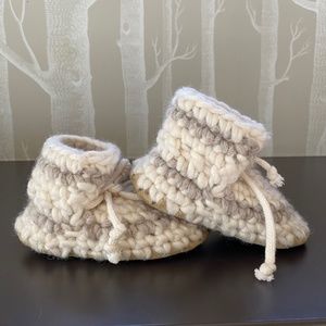 Padraig New Zealand Crocheted Wool and Sheepskin Lined Booties 6" approx 2yrs B7
